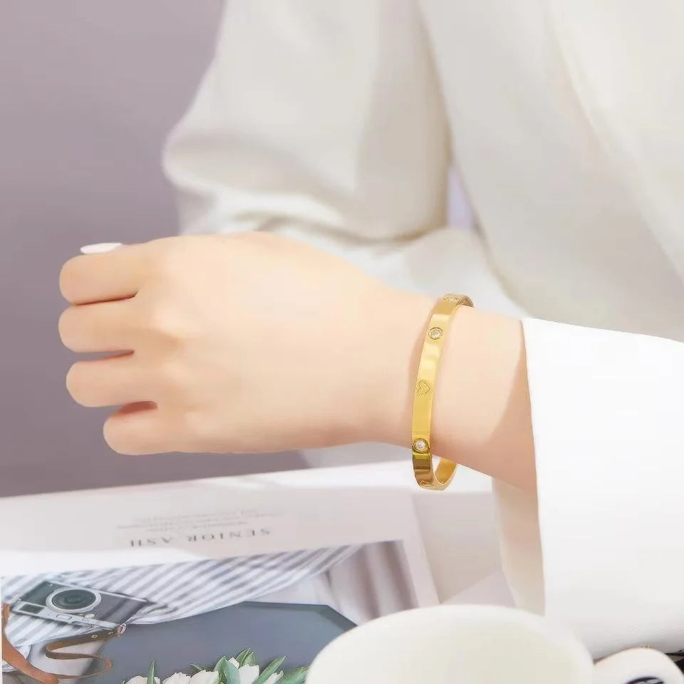 Elegant Clover Zircon Bangle – Gold Stainless Steel Bracelet for Women