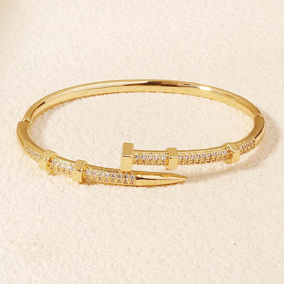 Luxury Zircon Screw Bangle – Elegant Women’s Bracelet for Every Occasion