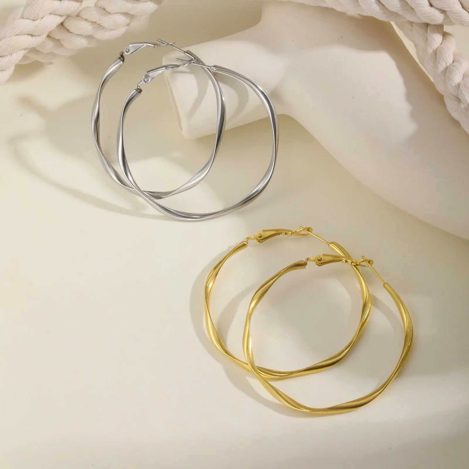 Luxury Gold-Plated Stainless Steel Link Bracelet – Modern Unisex Jewelry Gift