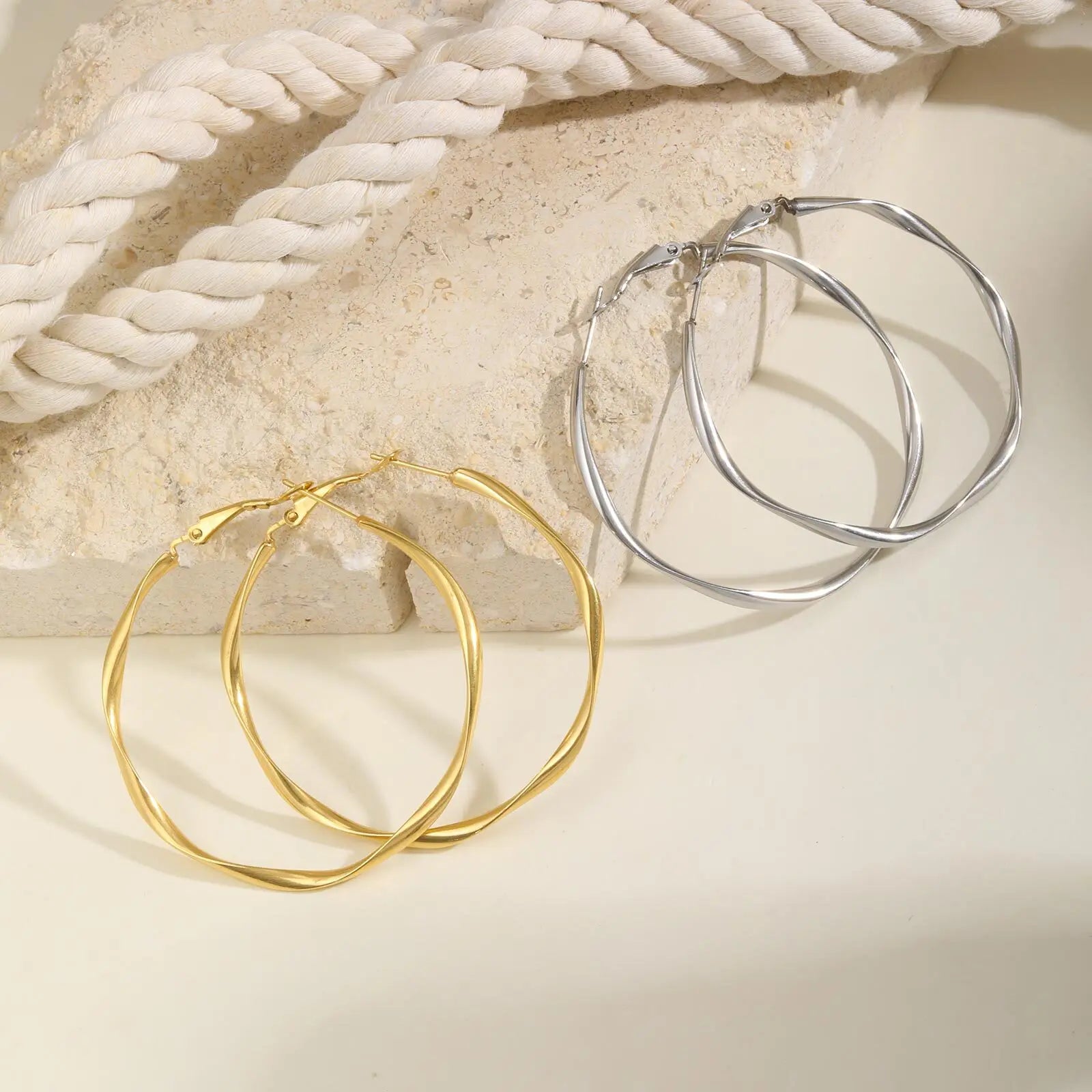 Luxury Gold-Plated Stainless Steel Link Bracelet – Modern Unisex Jewelry Gift