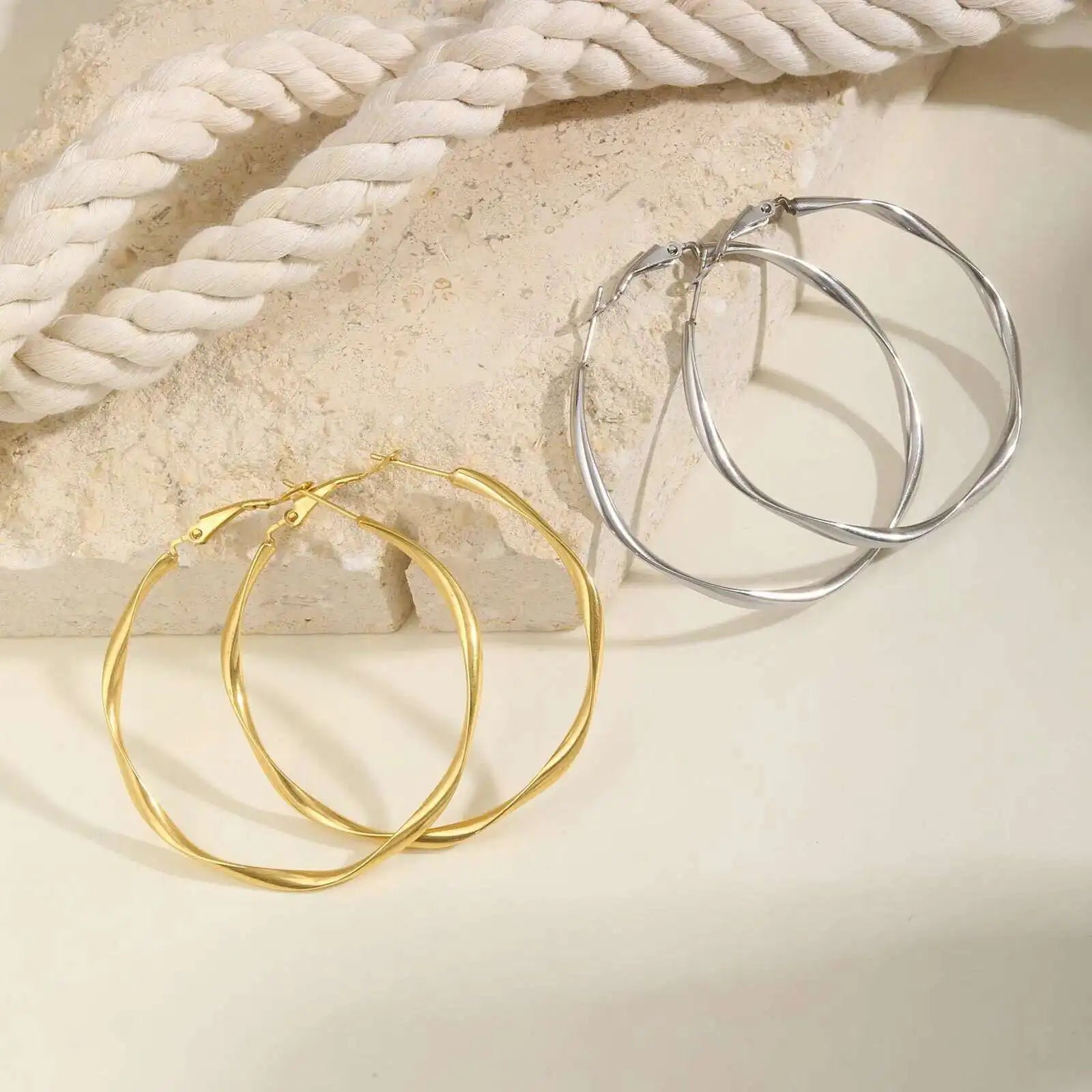 Luxury Gold-Plated Stainless Steel Link Bracelet – Modern Unisex Jewelry Gift