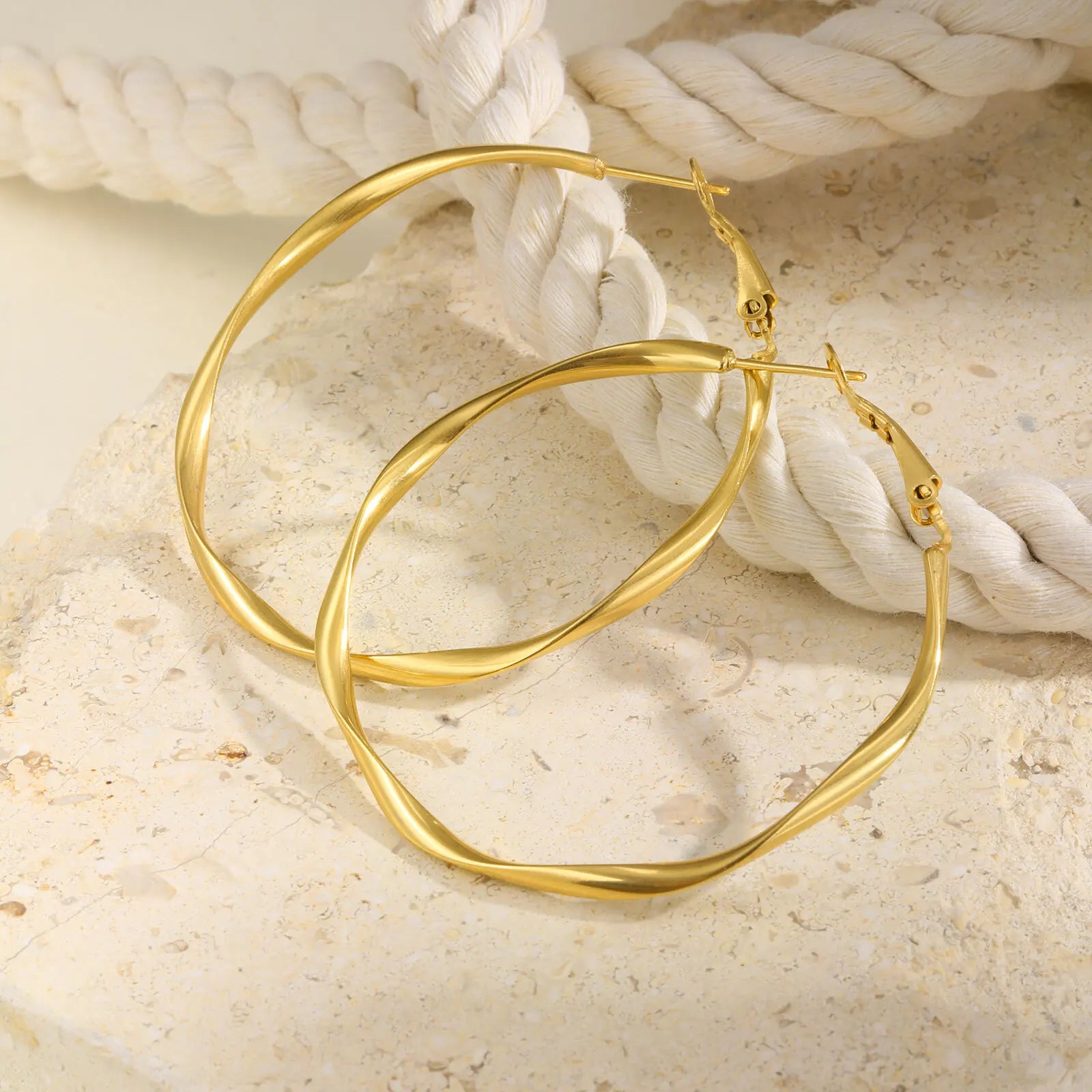 Luxury Gold-Plated Stainless Steel Link Bracelet – Modern Unisex Jewelry Gift