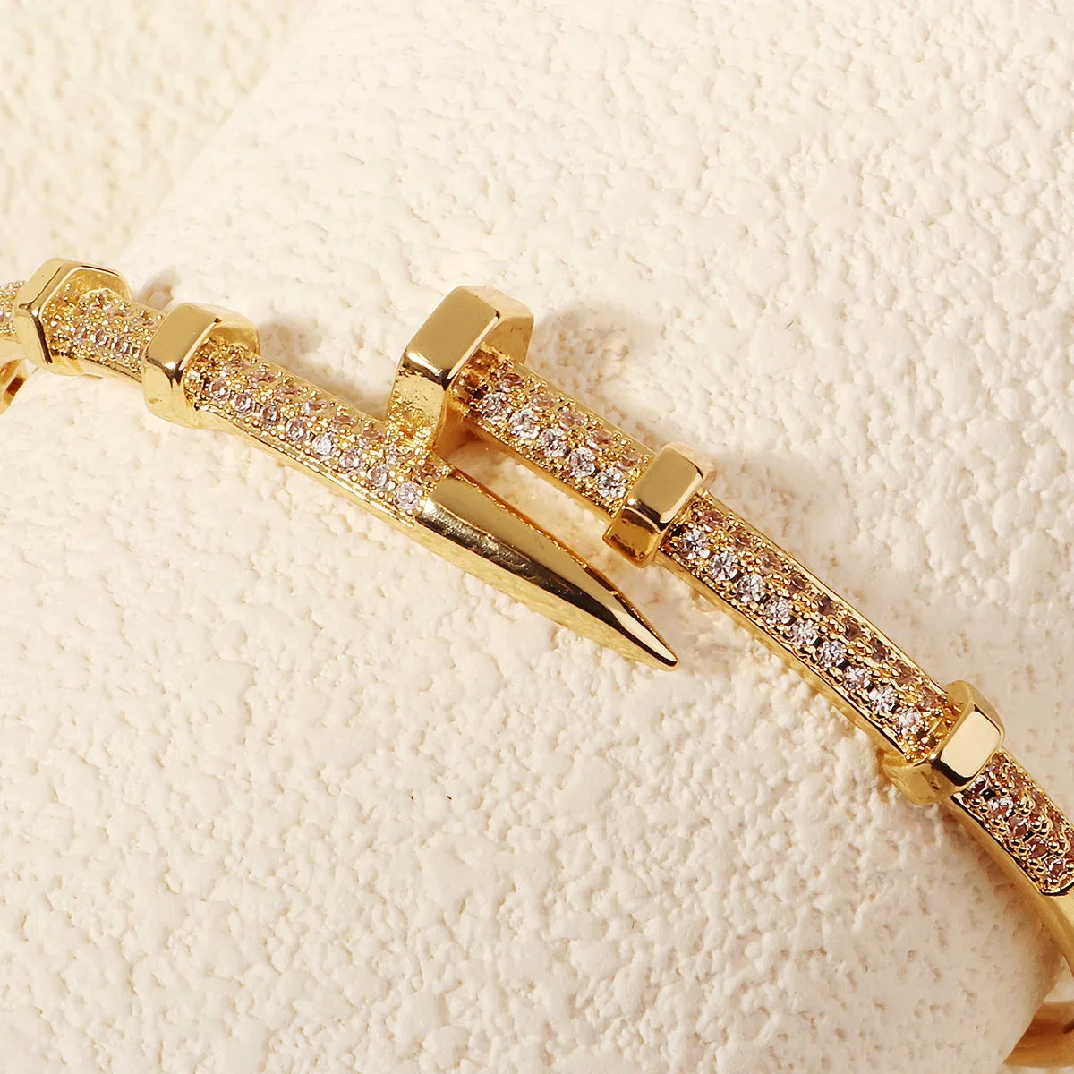 Luxury Zircon Screw Bangle – Elegant Women’s Bracelet for Every Occasion