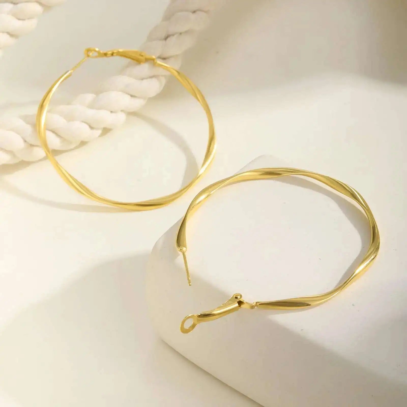 Luxury Gold-Plated Stainless Steel Link Bracelet – Modern Unisex Jewelry Gift
